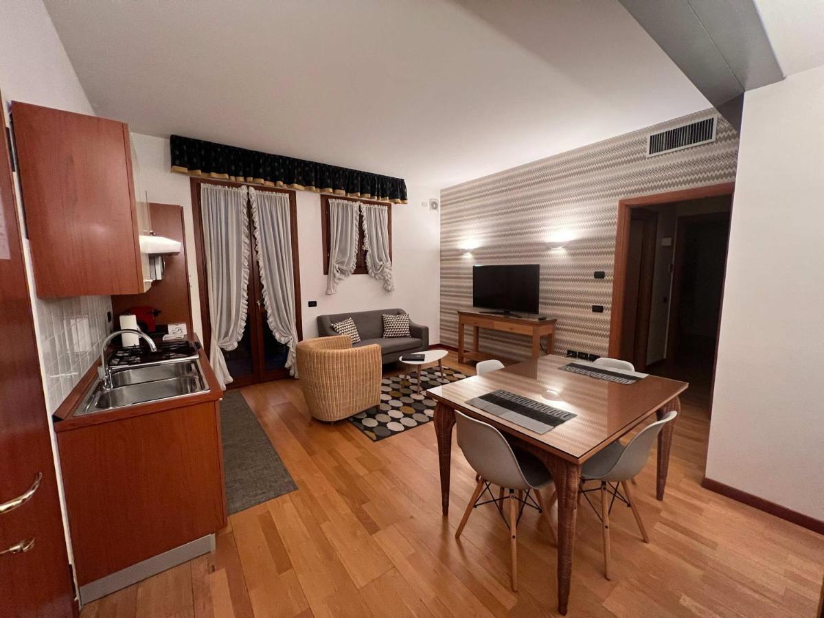 Palazzo Brando - Living Apartments トレヴィーゾ エクステリア 写真