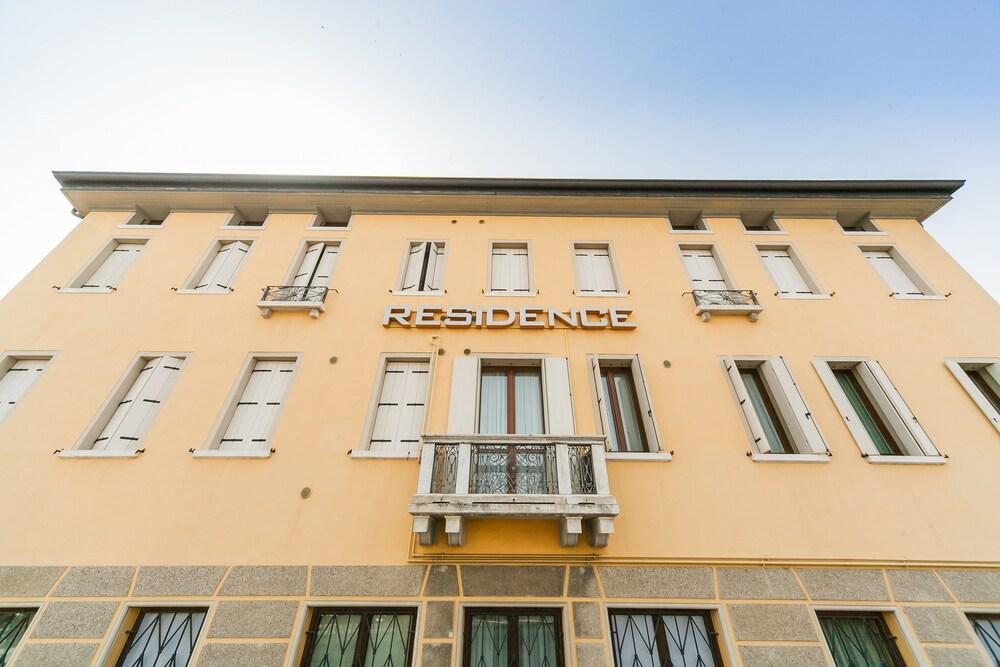 Palazzo Brando - Living Apartments トレヴィーゾ エクステリア 写真