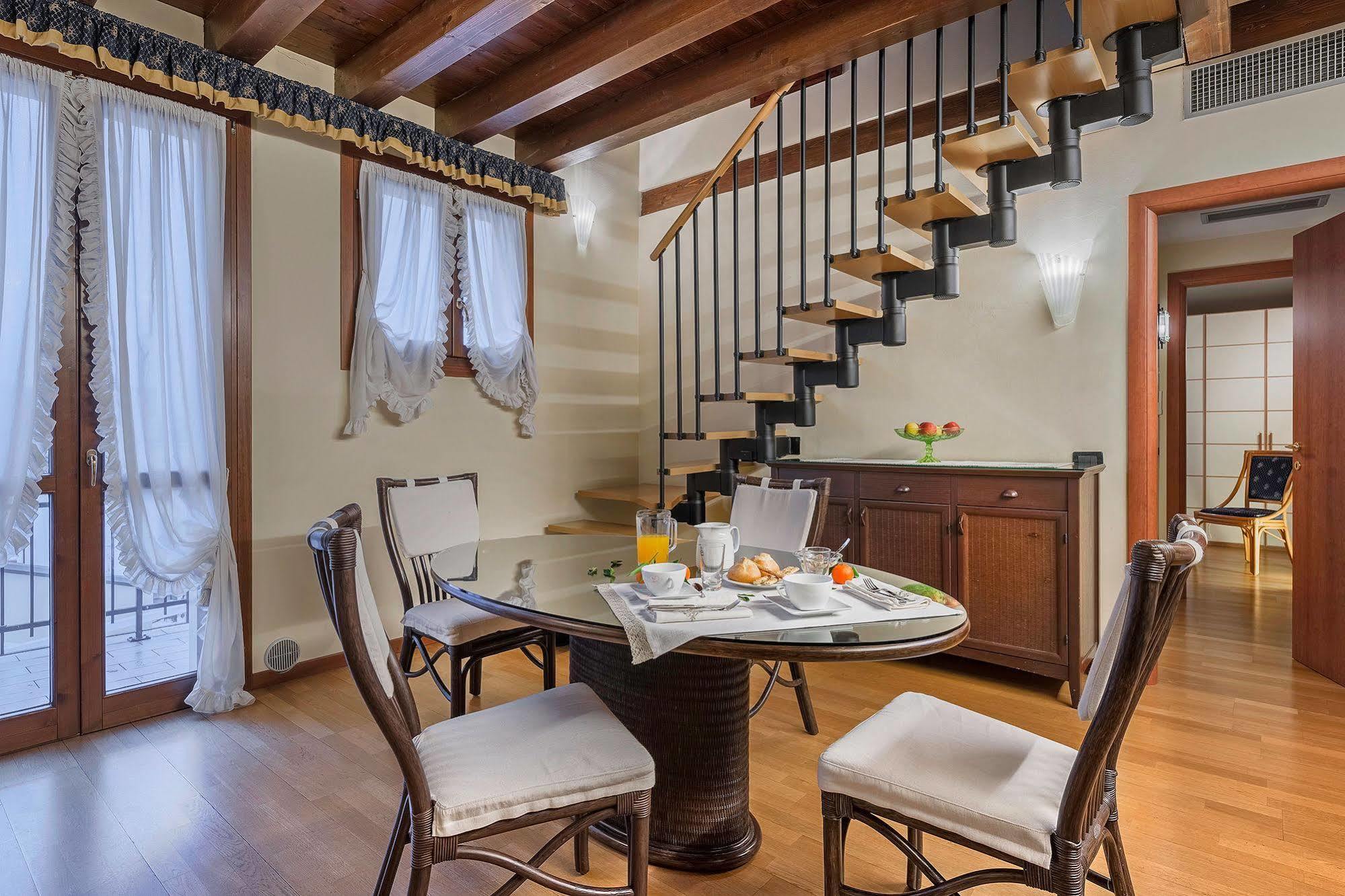 Palazzo Brando - Living Apartments トレヴィーゾ エクステリア 写真
